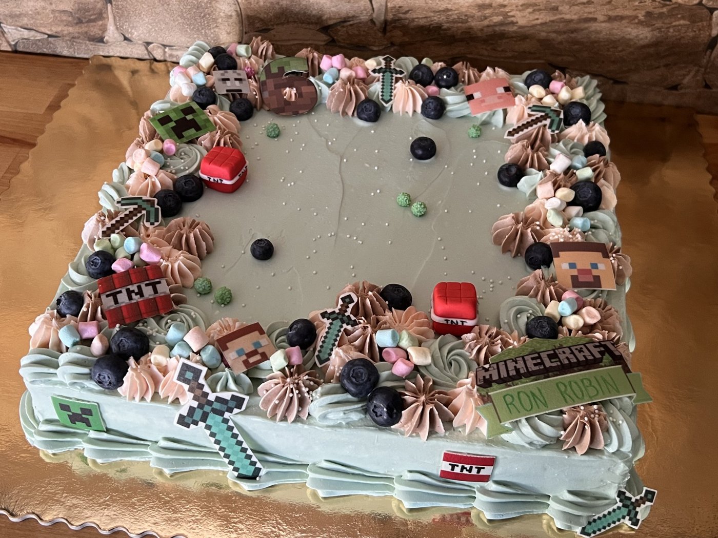 Tort biskviidiga